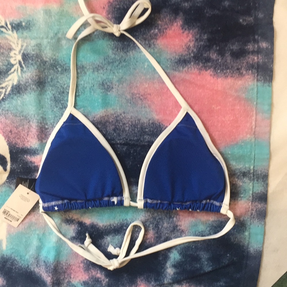 Bikini - Picture 7 of 8